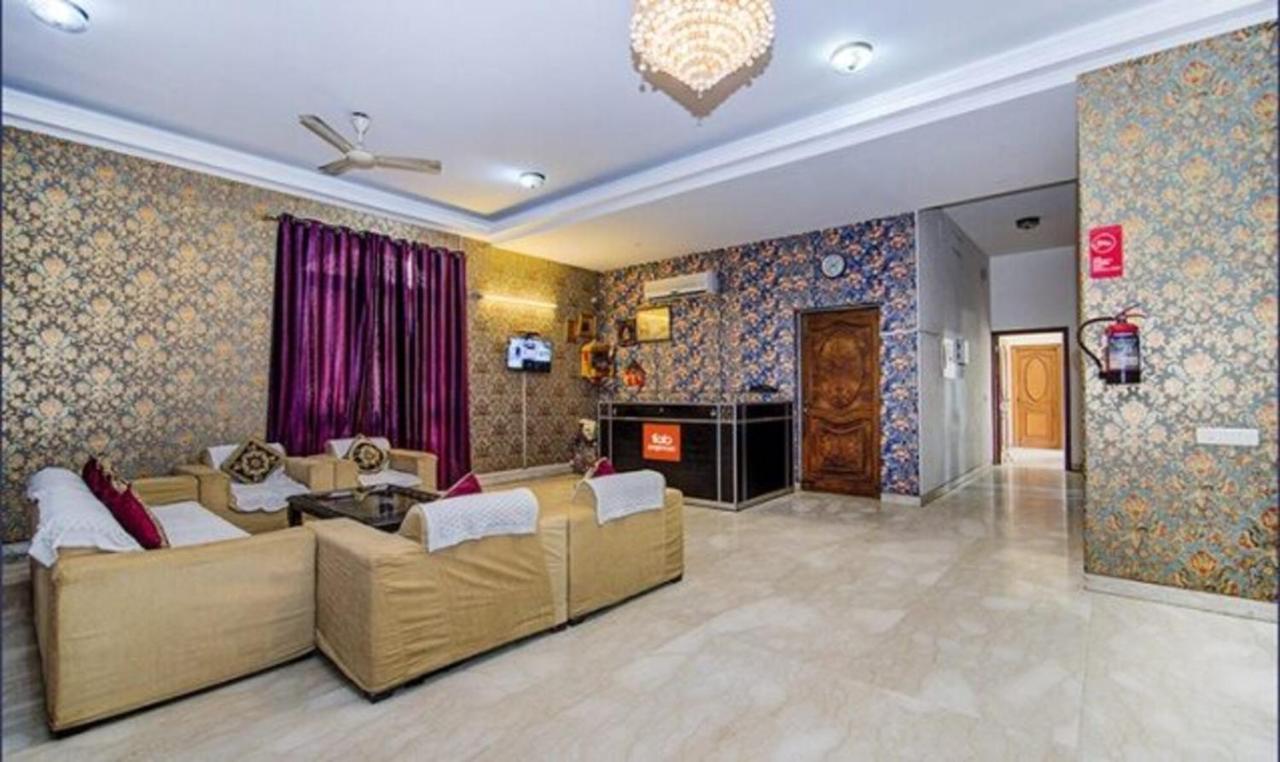Fabexpress Ashray Hotel Noida Exterior photo